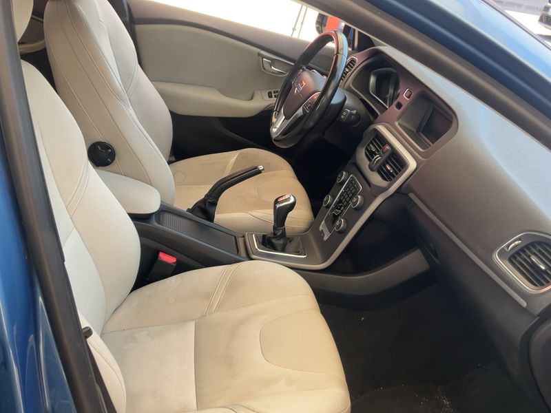 Volvo V40 1.6 D2 Momentum 2015 – снимка 16