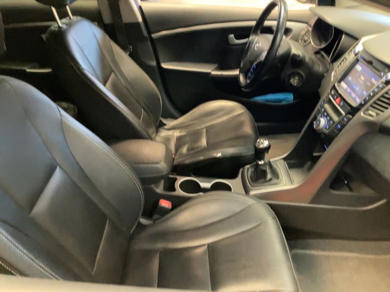 Hyundai i30 1.6 CRDi Classic 2014 – снимка 16