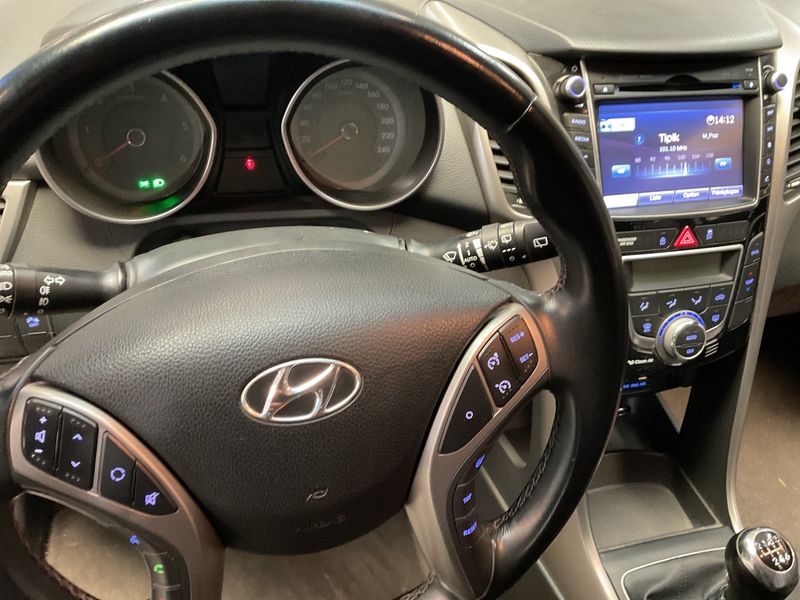 Hyundai i30 1.6 CRDi Classic 2014 – снимка 18