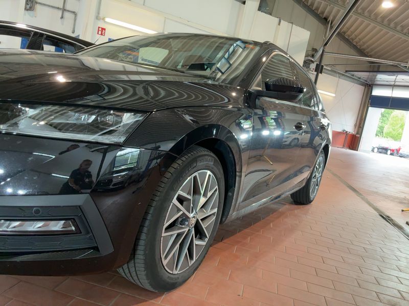 Skoda Octavia 2.0 TDI Ambition — zdjęcie 2