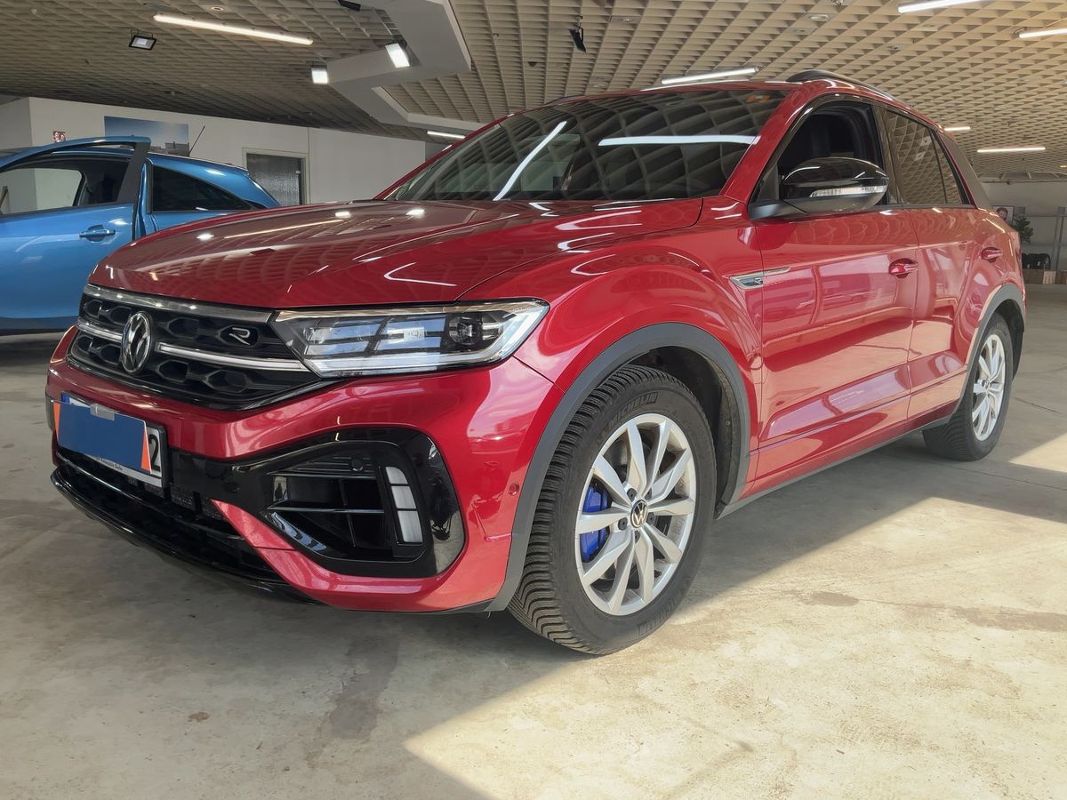 Volkswagen T-Roc 2023 — photo 1