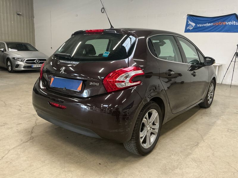 Peugeot 208 1.2 VTi Allure — zdjęcie 2