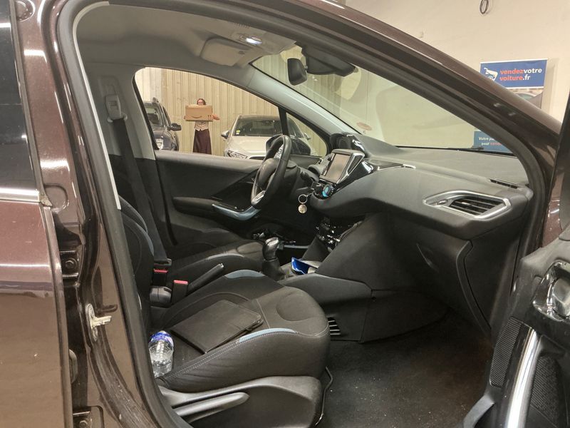 Peugeot 208 1.2 VTi Allure — zdjęcie 3