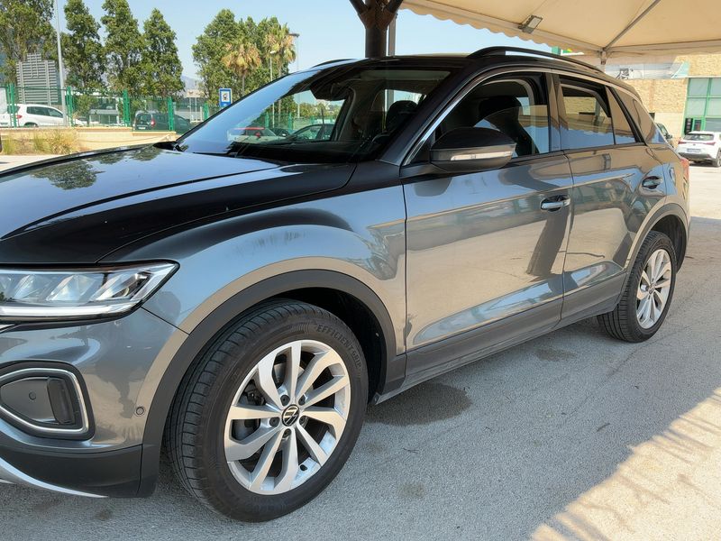 Volkswagen T-Roc 1.5 TSI ACT Life 2022 – снимка 2