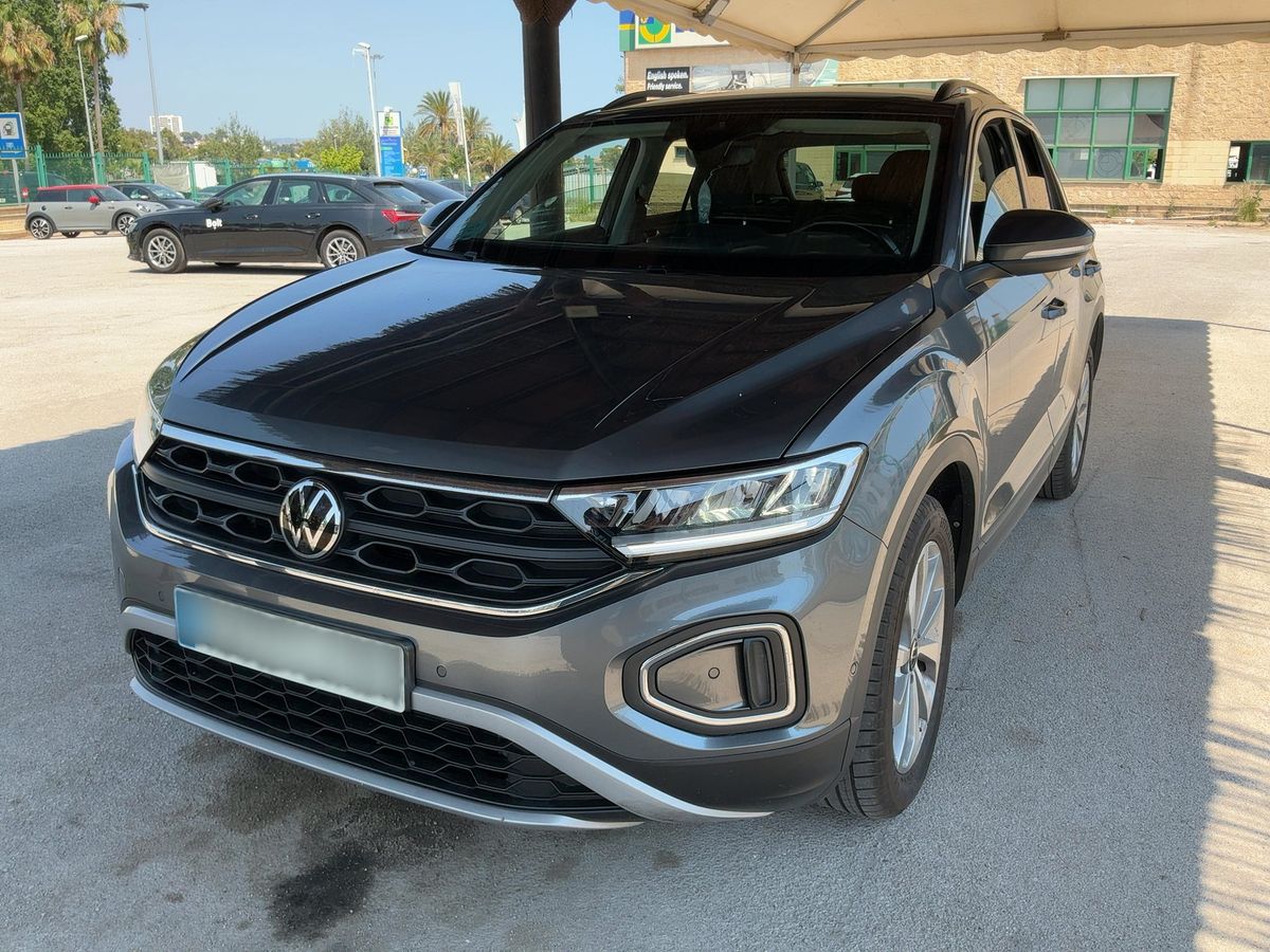 Volkswagen T-Roc 2022 — photo 1