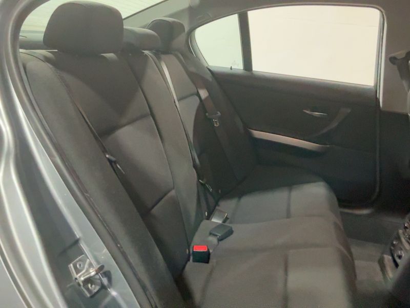 BMW 3er 320d 2009 – снимка 19