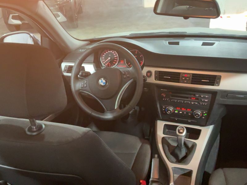 BMW 3er 320d 2009 – снимка 17