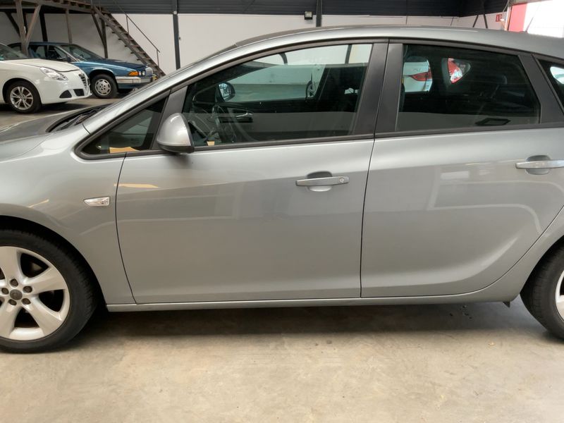 Opel Astra 1.4 Turbo Edition 2011 – снимка 4