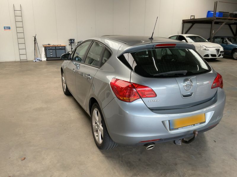 Opel Astra 1.4 Turbo Edition 2011 – снимка 6