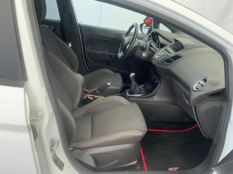 Ford Fiesta 1.5 TDCi ST-Line — zdjęcie 11