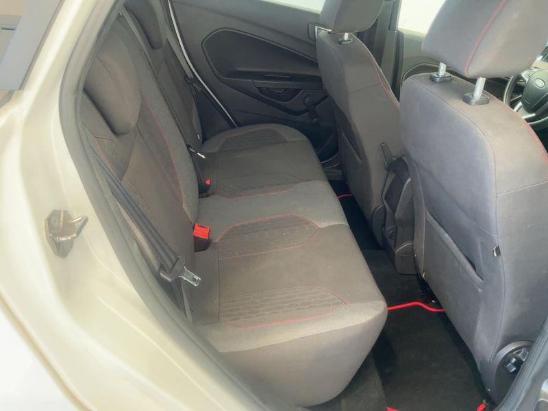 Ford Fiesta 1.5 TDCi ST-Line — zdjęcie 14