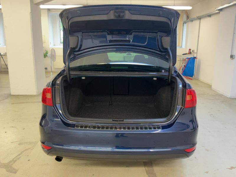 Volkswagen Jetta 1.6 TDI Life 2013 – снимка 15