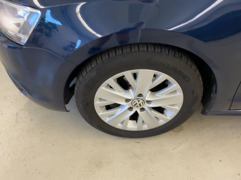 Volkswagen Jetta 1.6 TDI Life 2013 – снимка 3