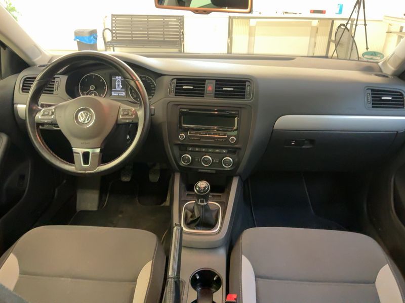 Volkswagen Jetta 1.6 TDI Life 2013 – снимка 17