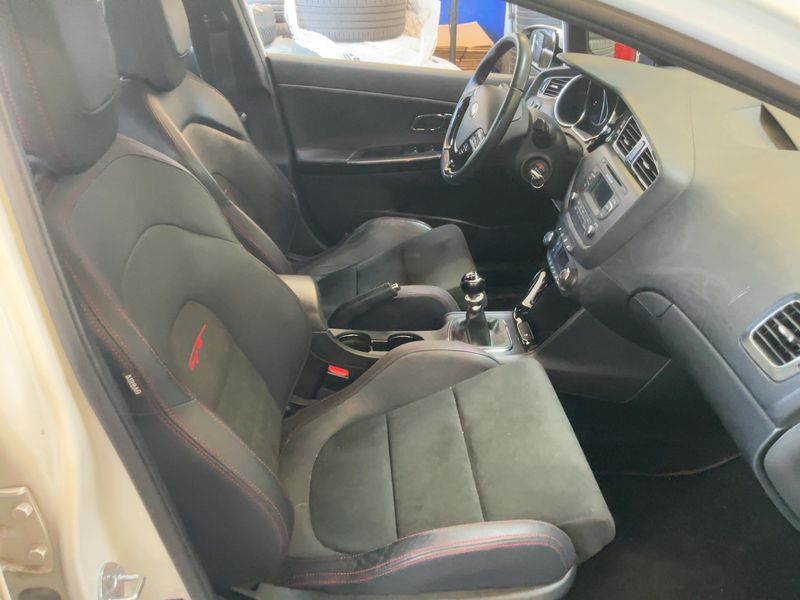 Kia cee'd 1.6 TGDI GT-Challenge 2014 – снимка 17