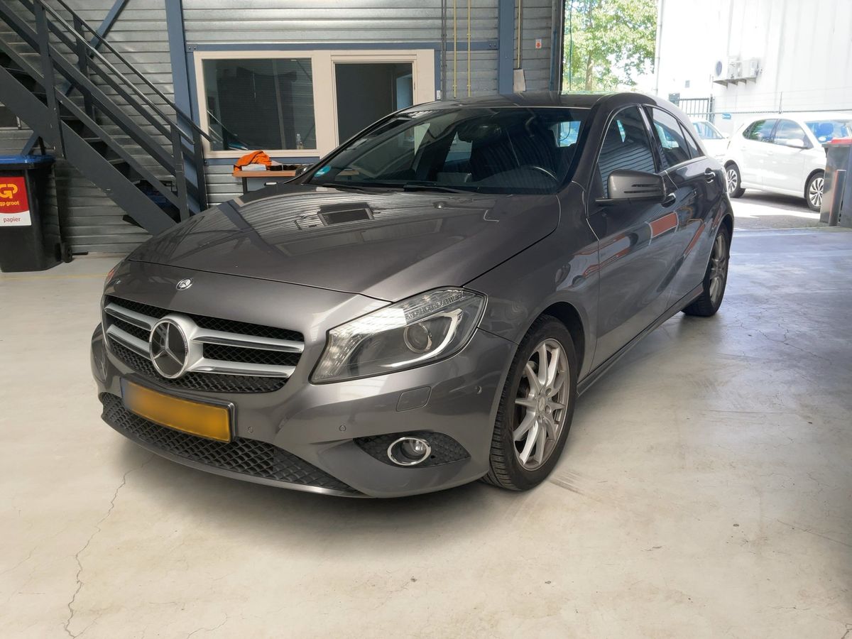 Mercedes-Benz A-Klasse 2015 — photo 1