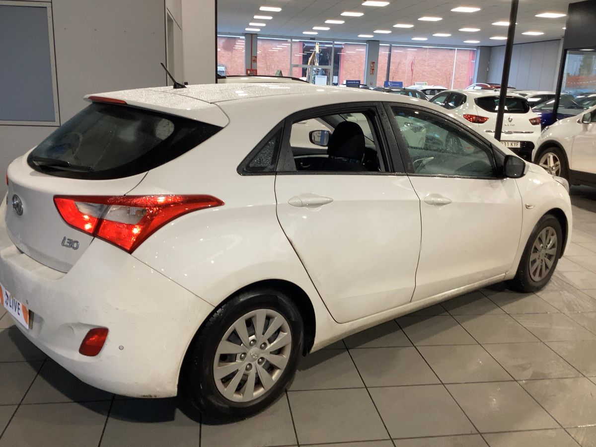 Hyundai i30 2017 — photo 9