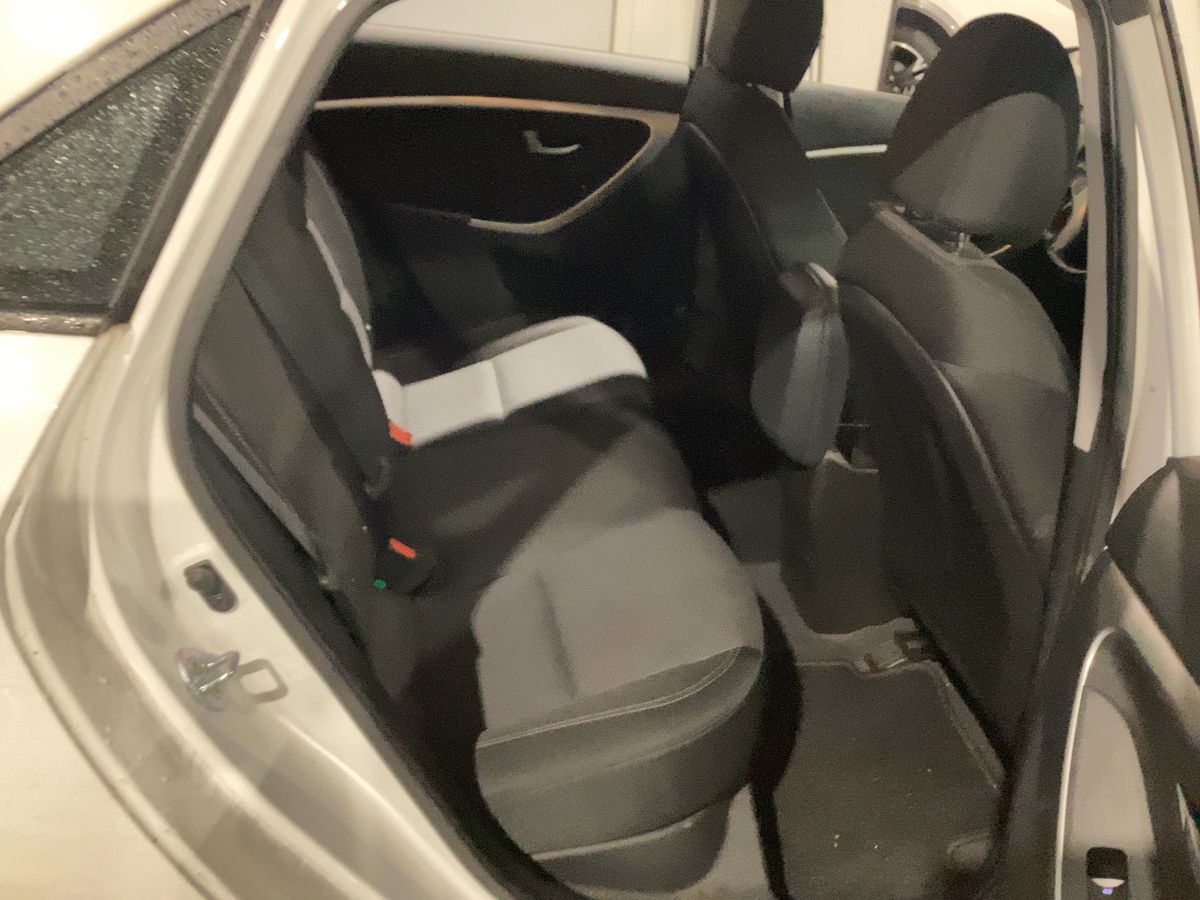 Hyundai i30 2017 — photo 20