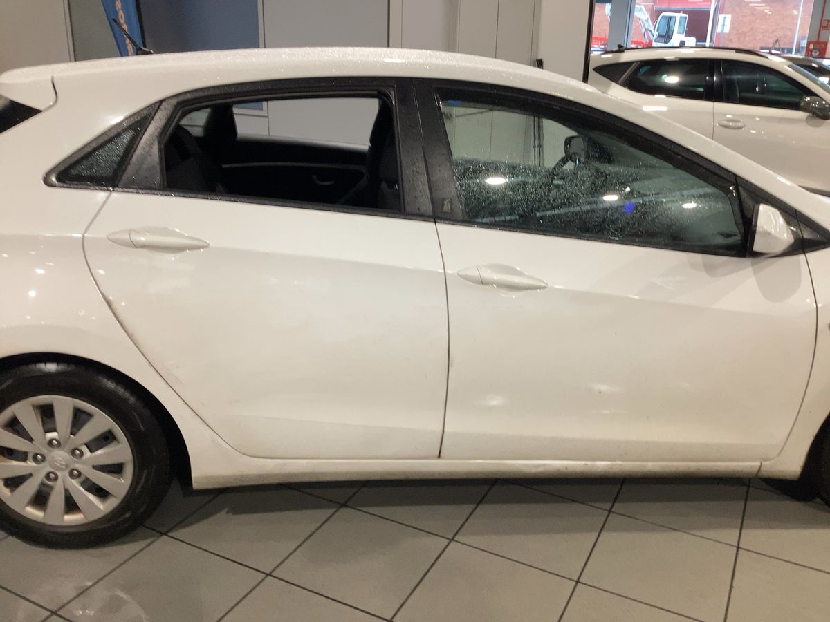 Hyundai i30 2017 — photo 11