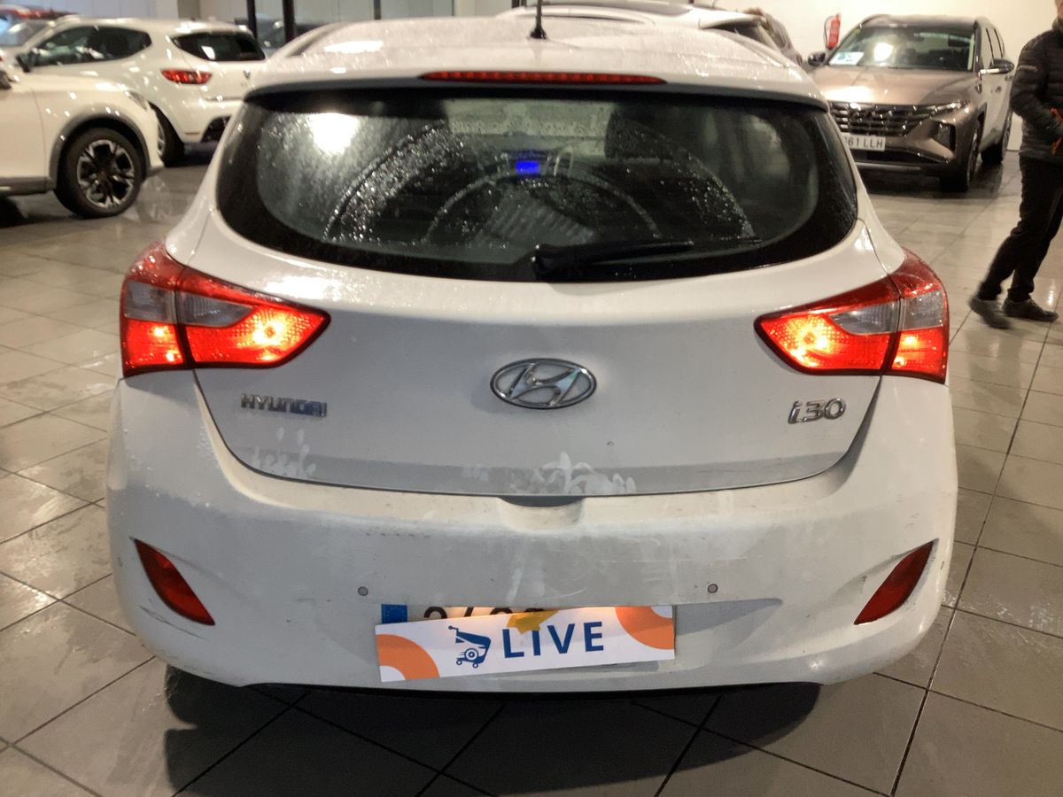 Hyundai i30 2017 — photo 16