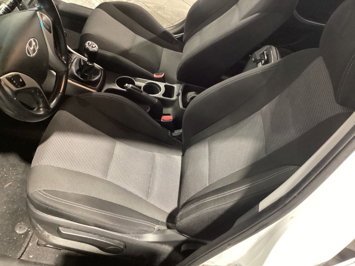 Hyundai i30 2017 — photo 30