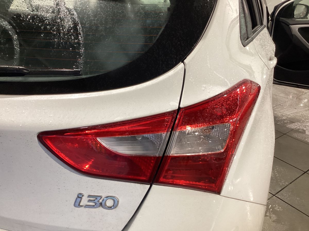 Hyundai i30 2017 — photo 36