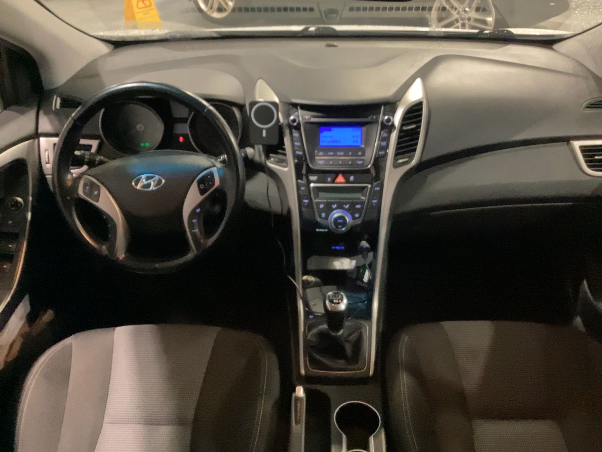 Hyundai i30 2017 — photo 18