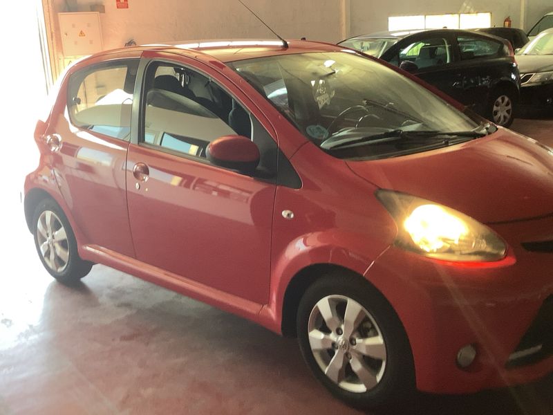 Toyota Aygo 1.0 City 2013 – снимка 12