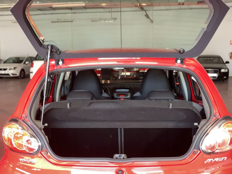 Toyota Aygo 1.0 City 2013 – снимка 15