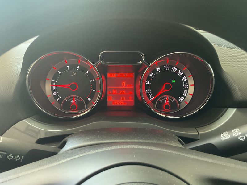 Opel Adam 1.4 Turbo S — zdjęcie 13