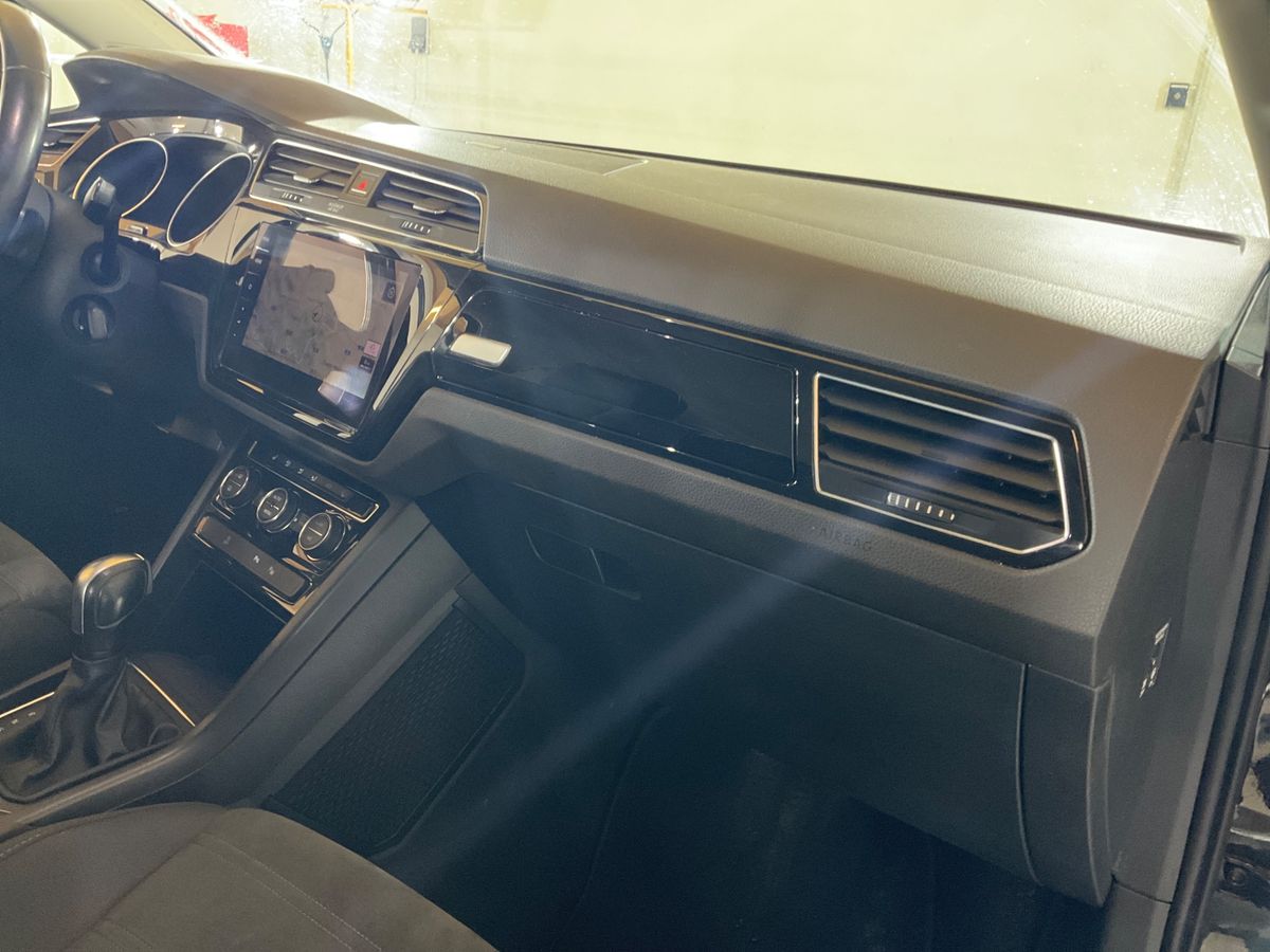 Volkswagen Touran 2019 — photo 32