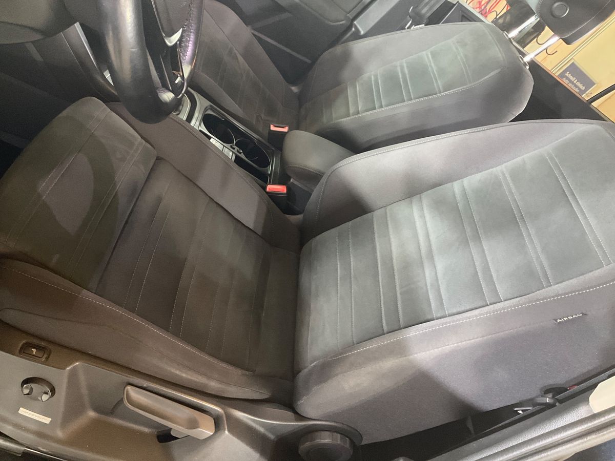 Volkswagen Touran 2019 — photo 40