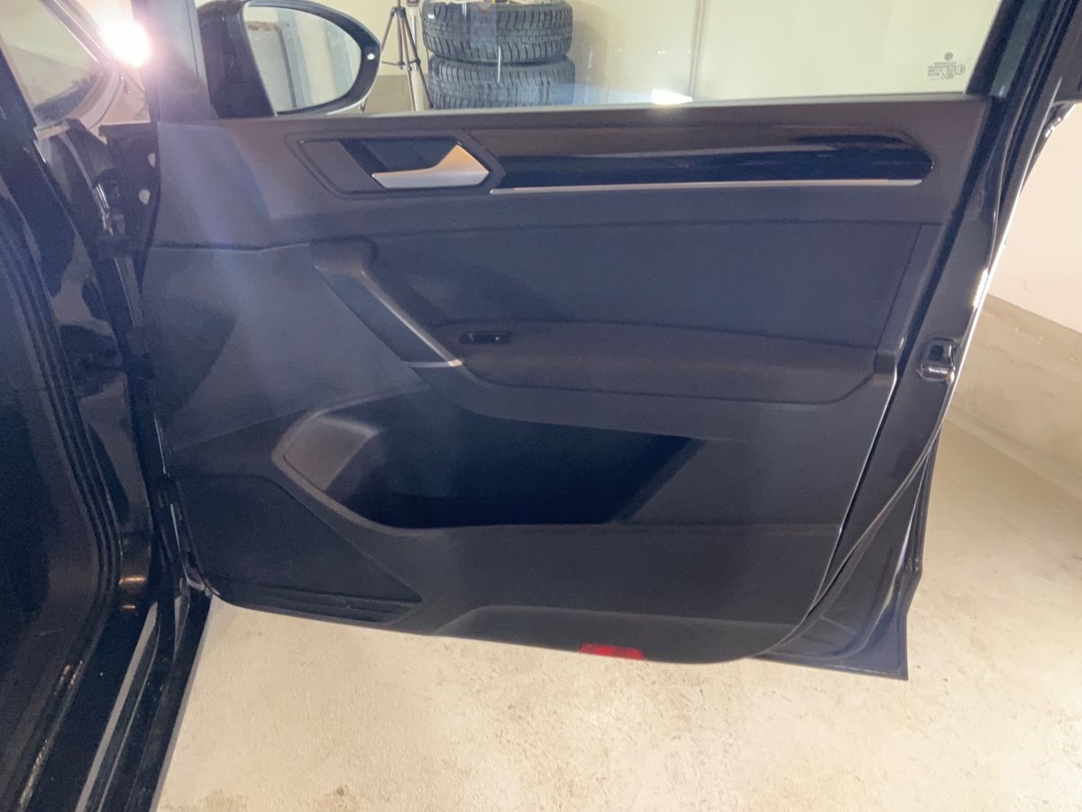 Volkswagen Touran 2019 — photo 30