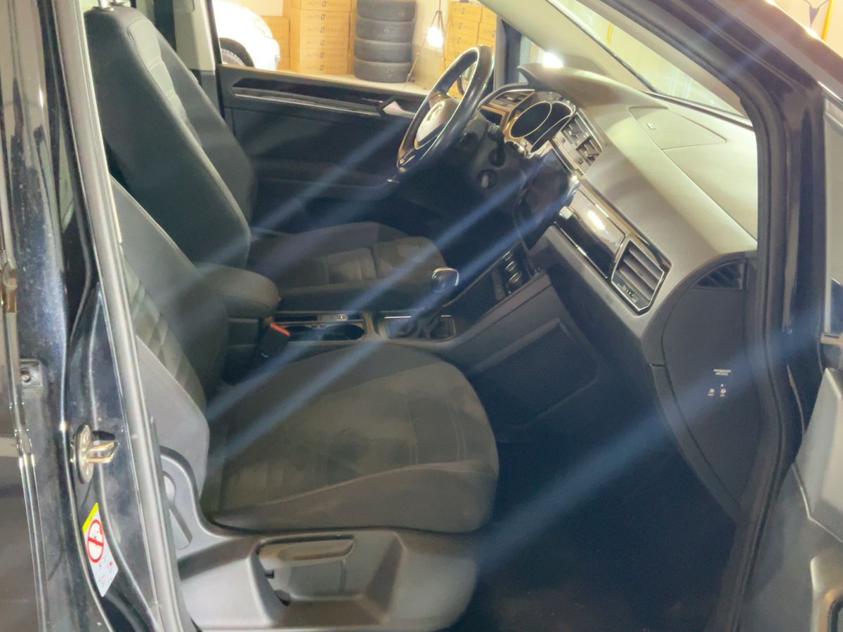 Volkswagen Touran 2019 — photo 18