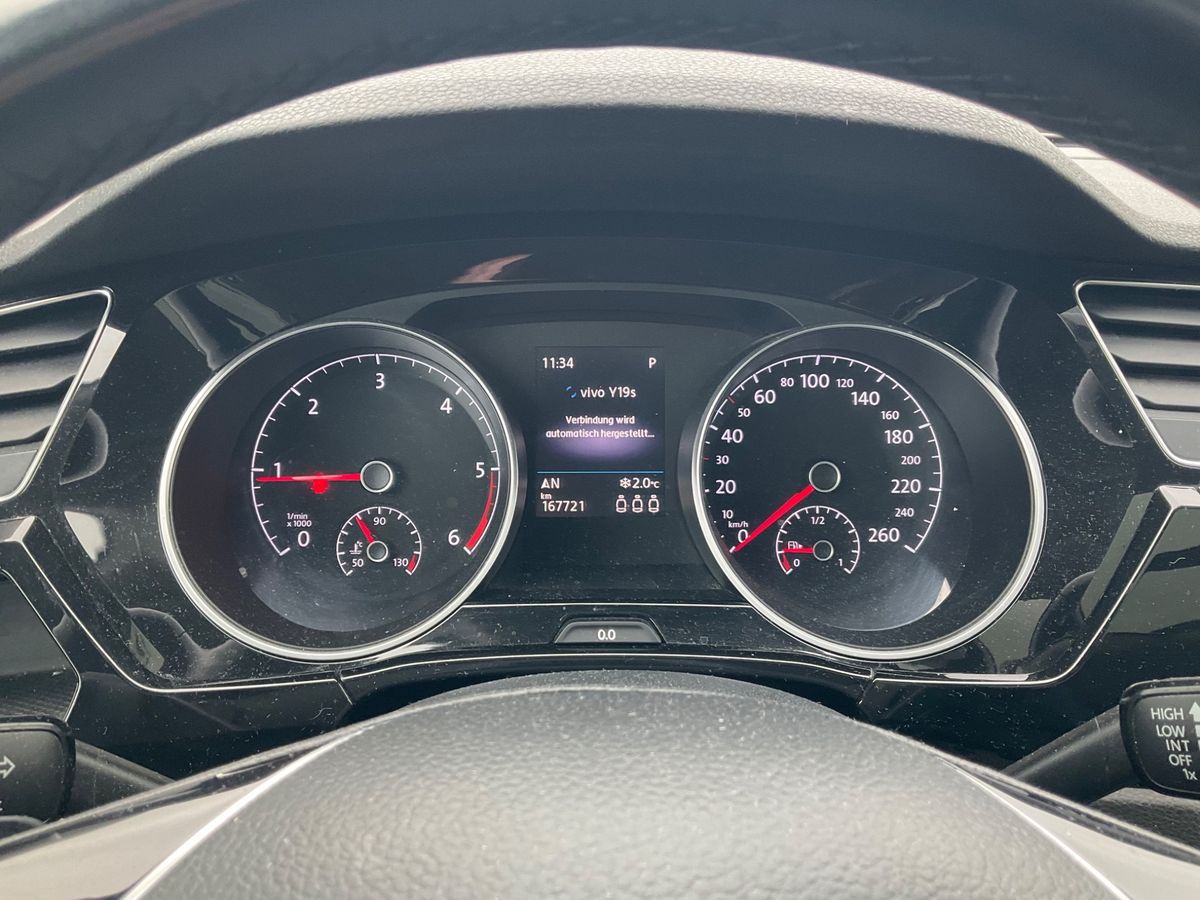 Volkswagen Touran 2019 — photo 20