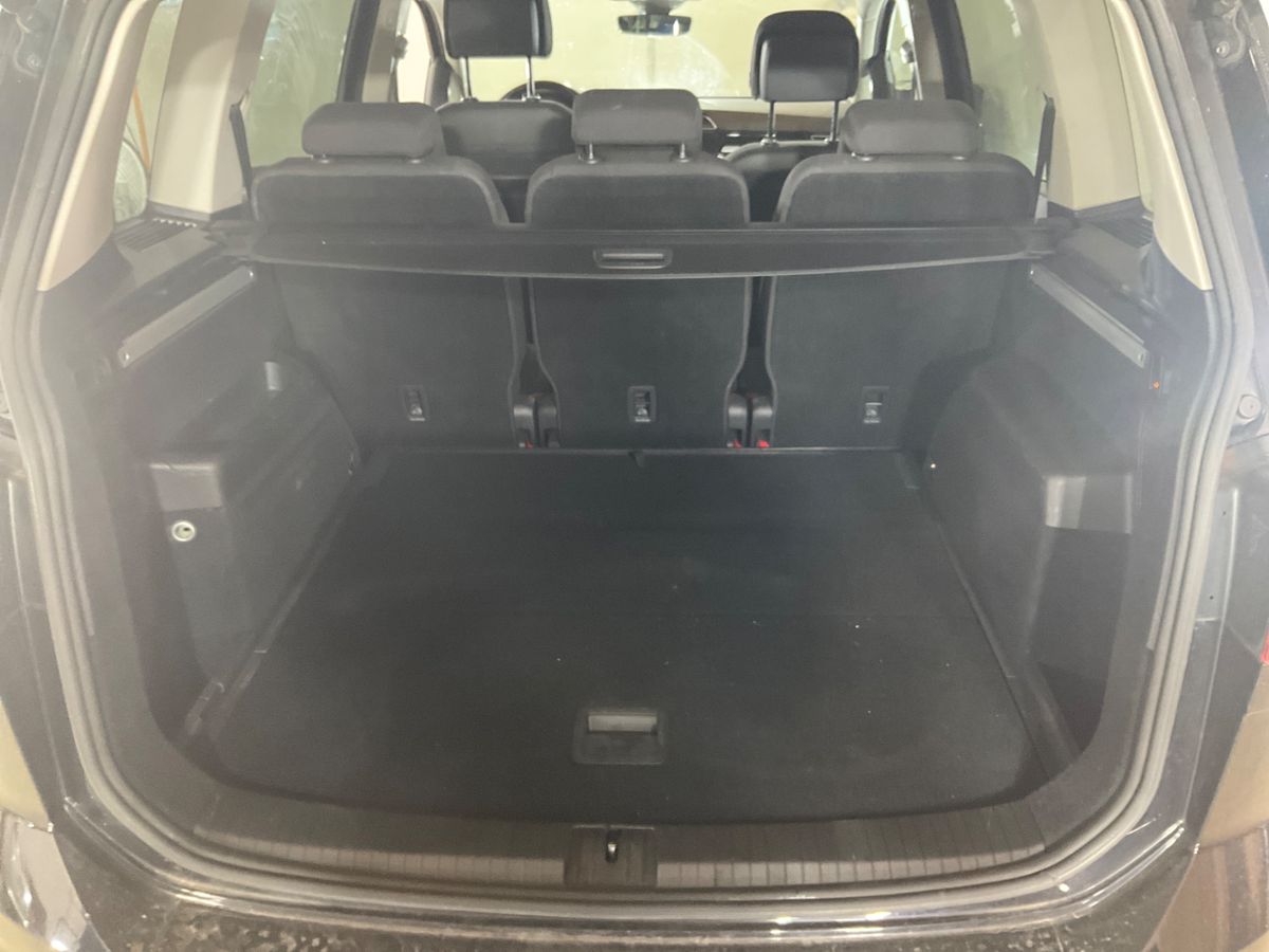 Volkswagen Touran 2019 — photo 42
