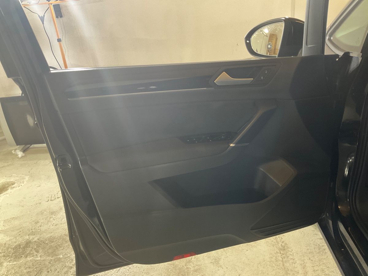 Volkswagen Touran 2019 — photo 39