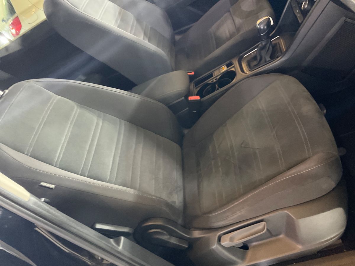 Volkswagen Touran 2019 — photo 31