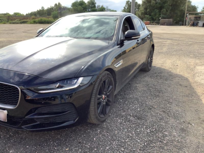 Jaguar XE 30t S AWD — zdjęcie 2