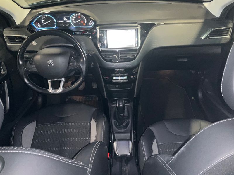 Peugeot 2008 1.2 PureTech Allure — zdjęcie 12