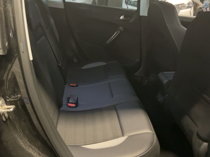 Peugeot 2008 1.2 PureTech Allure — zdjęcie 14