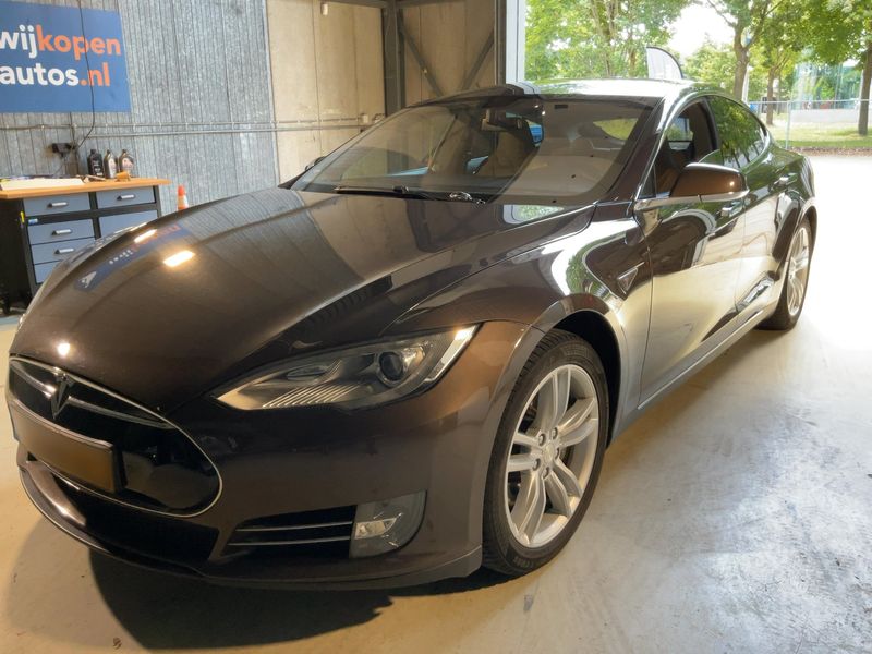 Tesla Model S P85 Performance — zdjęcie 1