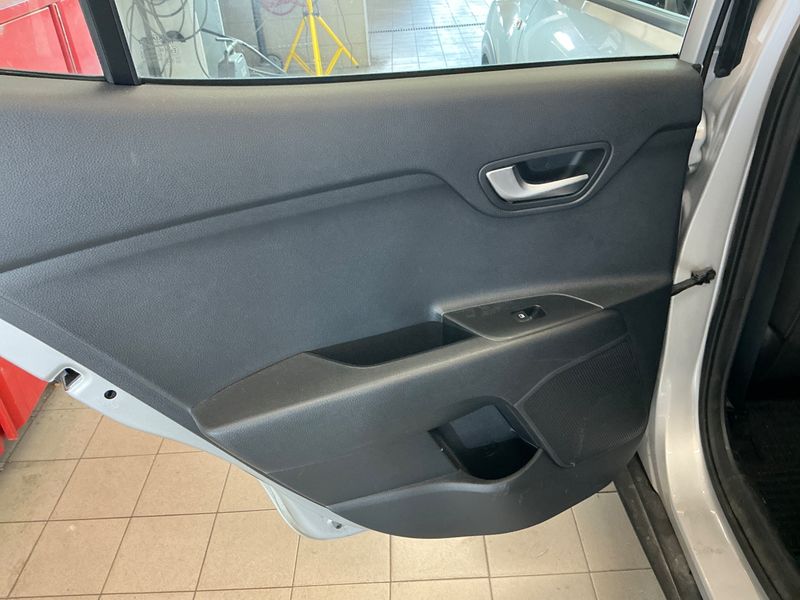 Kia Stonic 1.0 TGDI Silber 2021 – снимка 28