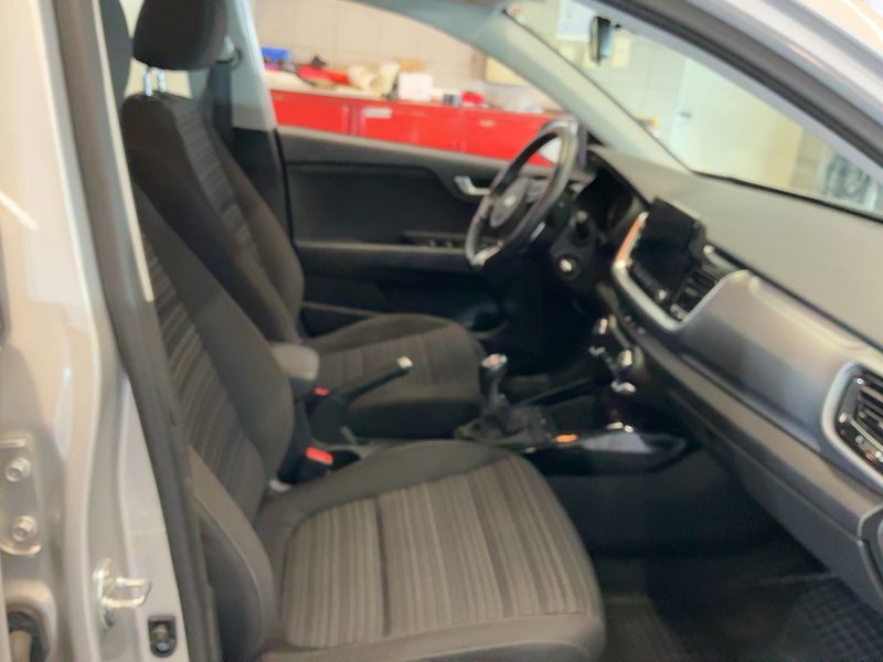 Kia Stonic 1.0 TGDI Silber — zdjęcie 11
