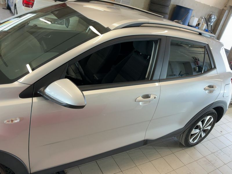 Kia Stonic 1.0 TGDI Silber — zdjęcie 4