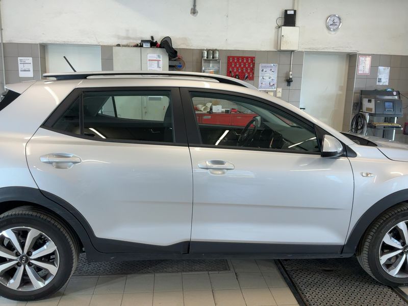 Kia Stonic 1.0 TGDI Silber — zdjęcie 7