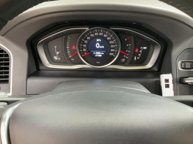 Volvo XC60 2.0 D3 Momentum 2WD — zdjęcie 13