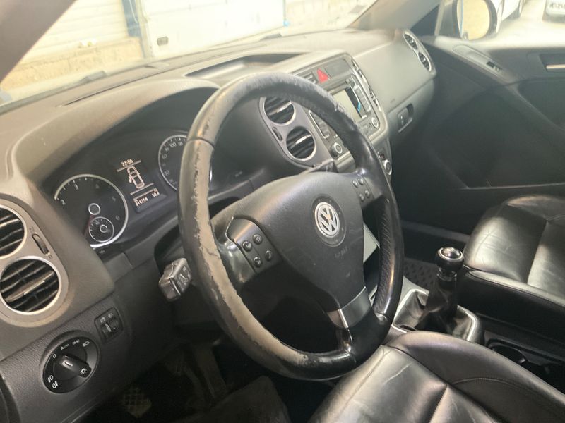 Volkswagen Tiguan 2.0 TDI Sportline BlueMotion Tech 2010 – снимка 25