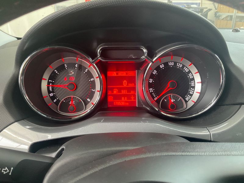Opel Adam 1.4 Turbo S — zdjęcie 13