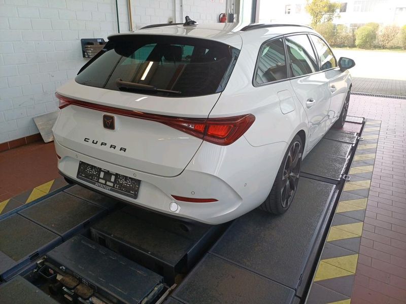 Cupra Leon 2.0 TSI VZ — zdjęcie 15